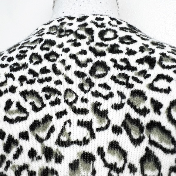 Hannah White Animal Leopard Cheetah Print Round Neck Sweater Women's Medium - Picture 6 of 10